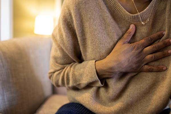 Ataque de Pânico Parece Infarto? Entenda os Sintomas e o que Fazer